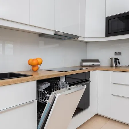 Beautiful Czarnieckiego With Balcony By Renters * 格丁尼亚