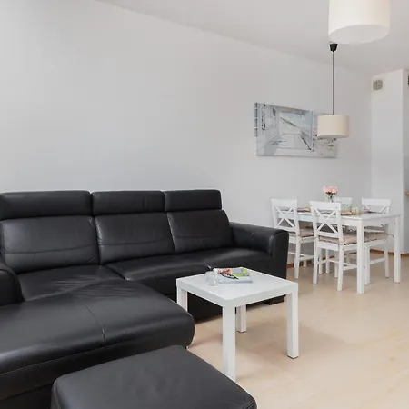 Beautiful Czarnieckiego With Balcony By Renters * 格丁尼亚