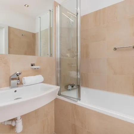 Beautiful Czarnieckiego With Balcony By Renters 公寓 *