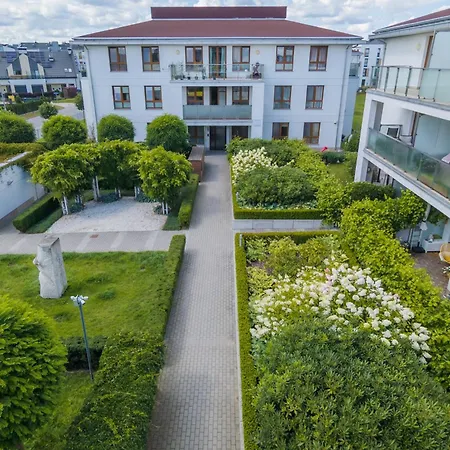 Beautiful Czarnieckiego With Balcony By Renters Apartament *