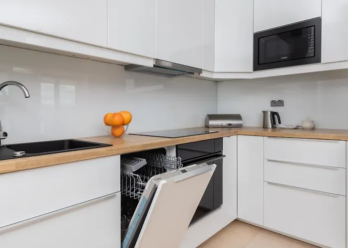 Beautiful Czarnieckiego With Balcony By Renters * Гдыня