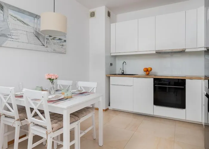 Апартаменты Beautiful Czarnieckiego With Balcony By Renters *