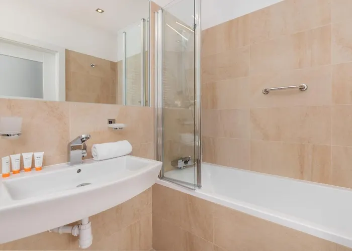 Beautiful Czarnieckiego With Balcony By Renters Апартаменты *